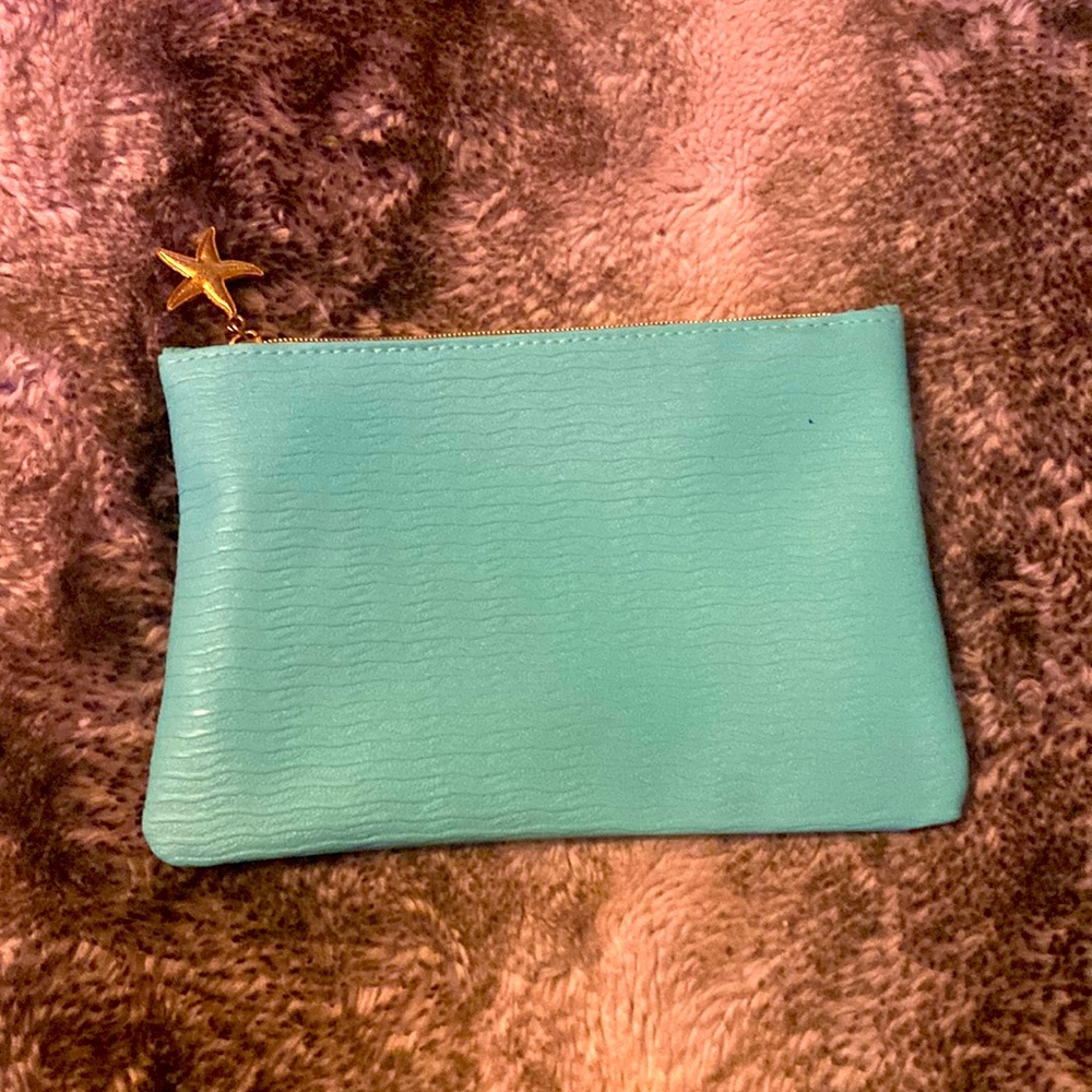 NWOT) makeup bag